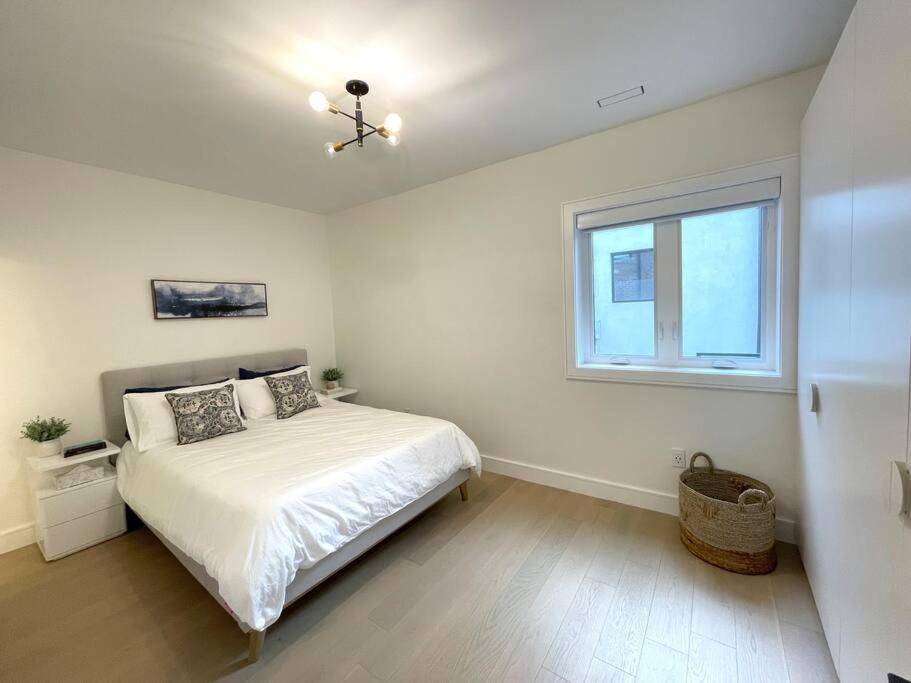 Modern Apartment Close To The Beach With Parking Toronto Exterior foto