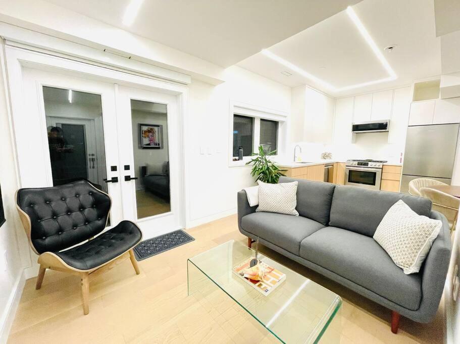 Modern Apartment Close To The Beach With Parking Toronto Exterior foto