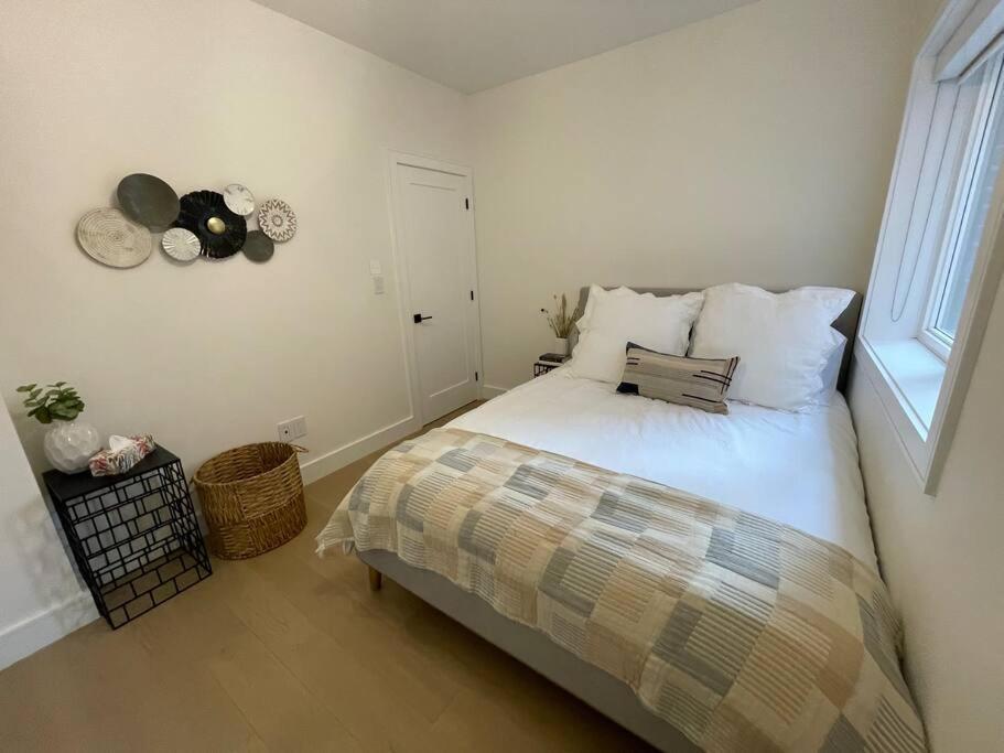 Modern Apartment Close To The Beach With Parking Toronto Exterior foto