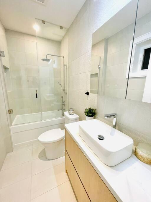 Modern Apartment Close To The Beach With Parking Toronto Exterior foto