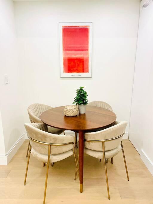 Modern Apartment Close To The Beach With Parking Toronto Exterior foto